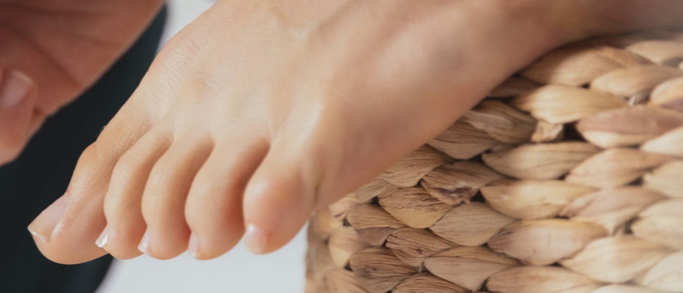 Brüchige Fußnägel - Ursachen & Behandlung